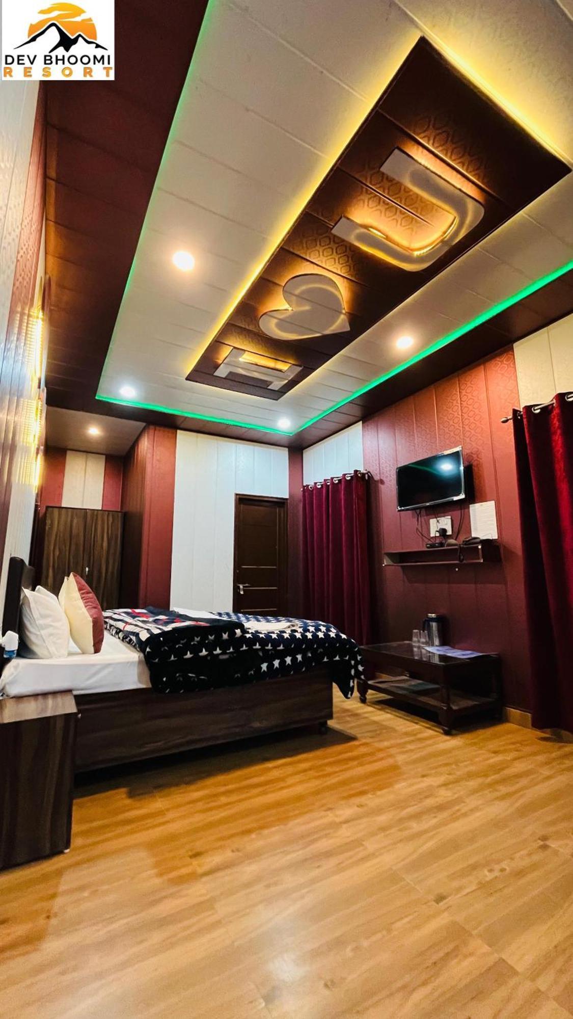 Dev Bhoomi Resort Канатал Екстериор снимка